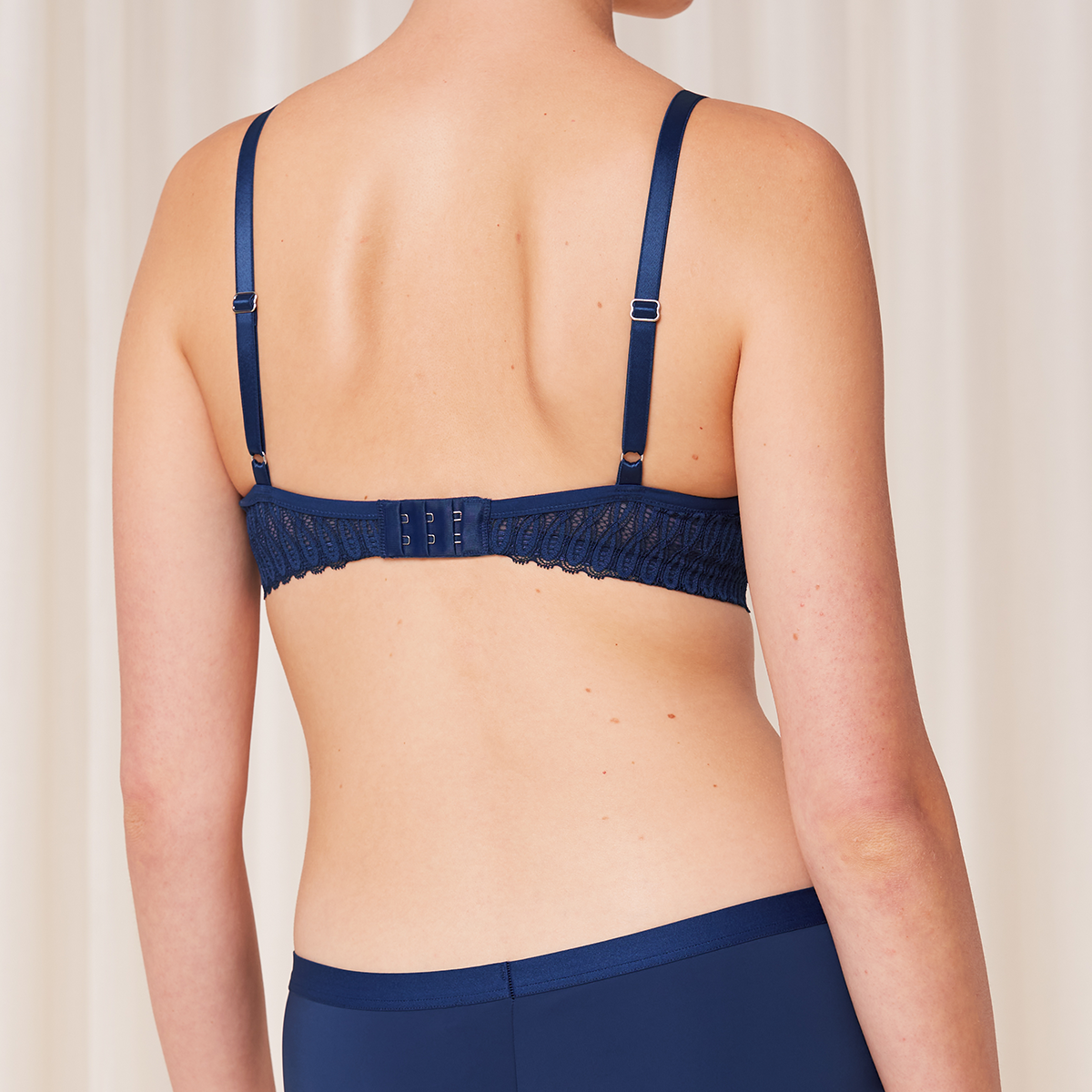 Triumph Aura Spotlight WHP - Deep Water - 10216459-6722