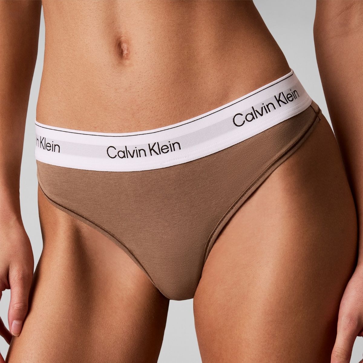 Calvin Klein Icon g-streng, brun - LV00QF8518 - QPS - Soft Mocha
