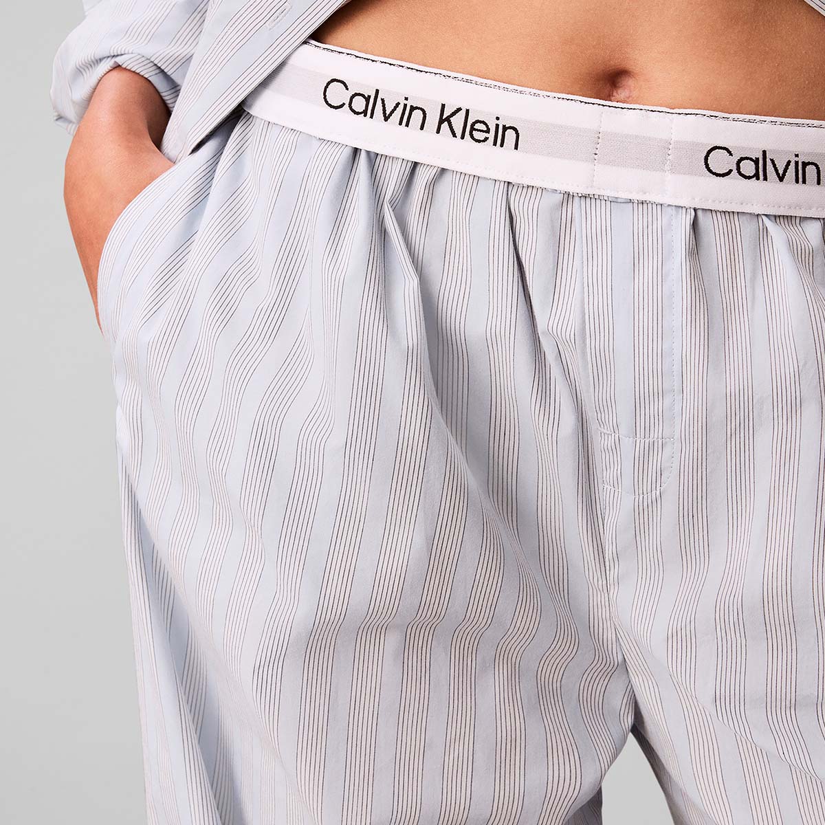 Calvin Klein natbukser, lyseblå - LV00QS7597 - 4I8 - Bespoke Stripe + Plein Air