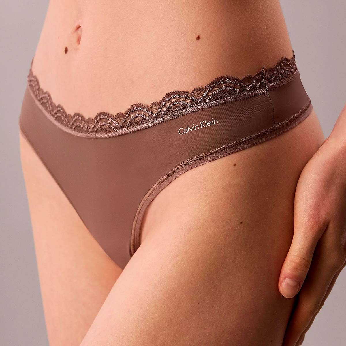 Calvin Klein Microfiber Stretch g-streng, brun - LV00QD5270 - 1SJ - Iron
