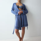 Triumph Comfort Allure morgenkåbe, blå - 10229168 - 7873 - Indigo Veil