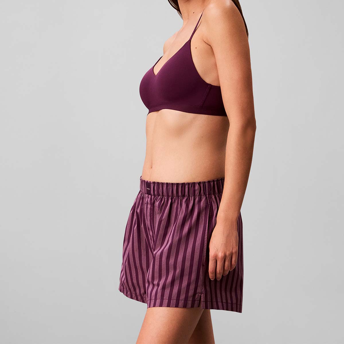 Calvin Klein shorts, lilla - LV00QS7596 - 4I7 - Bespoke Stripe+Dark Purple